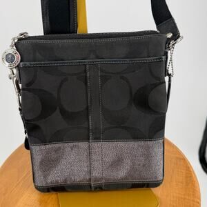 Vintage Coach Jacquard Swingpack Crossbody Bag F0867-4209 Black with Metallic